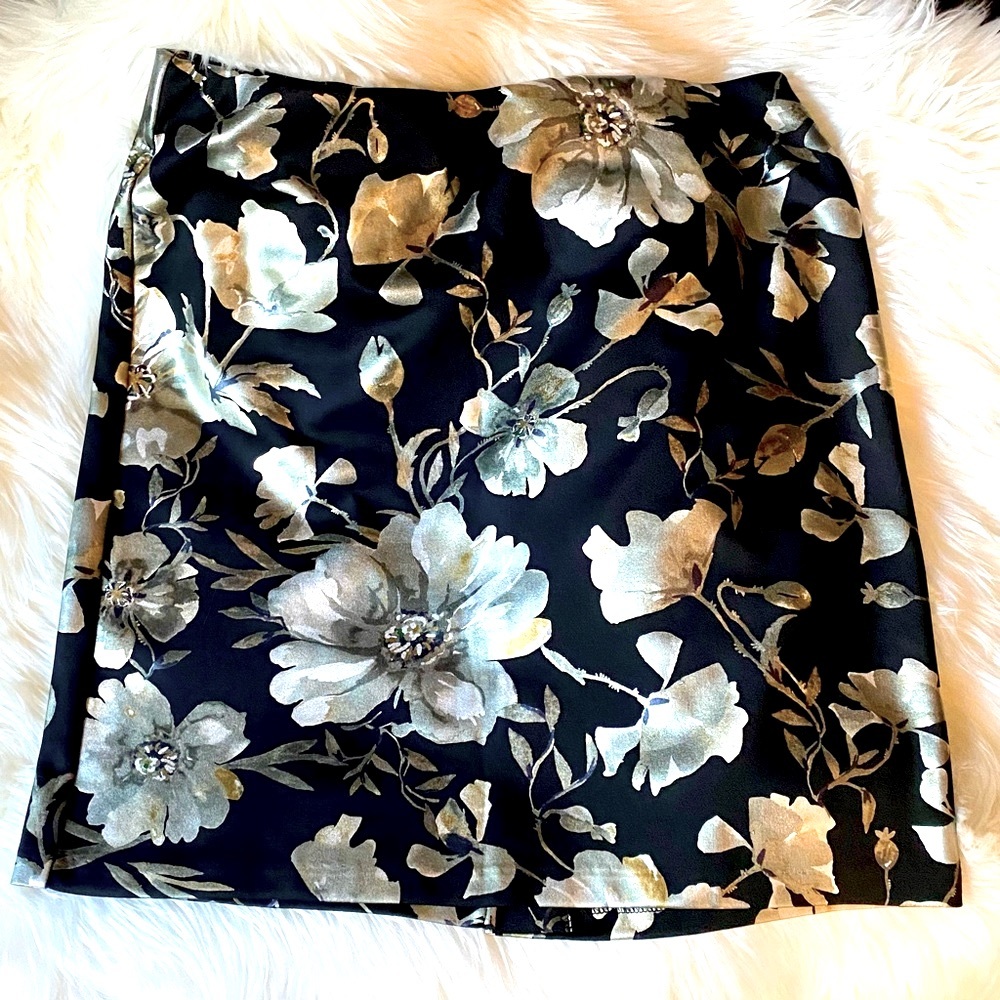 Roz & Ali Metallic Silver Floral Scuba Skirt